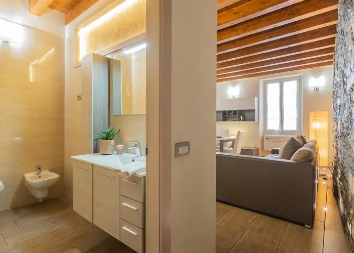 Domus In By Rent Lägenhet Como