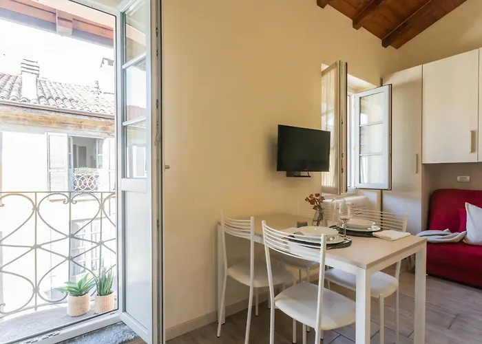 Domus In By Rent Lägenhet Como