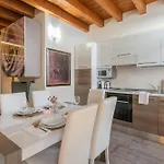 Domus In By Rent דירה