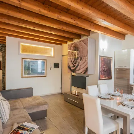 Domus In By Rent شقة