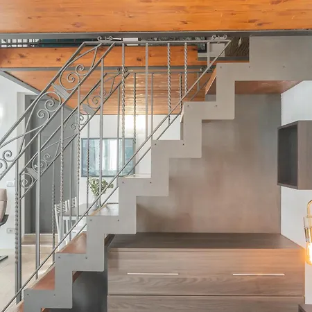 Domus In By Rent 아파트 *