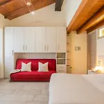 Domus In By Rent 公寓