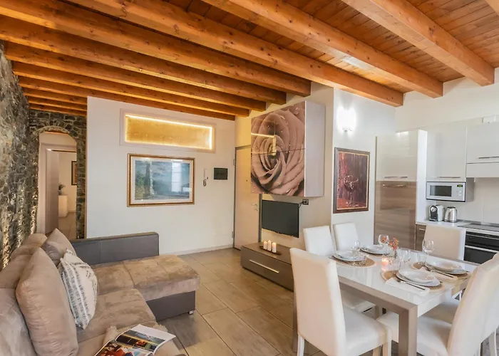 Domus In By Rent Apartment